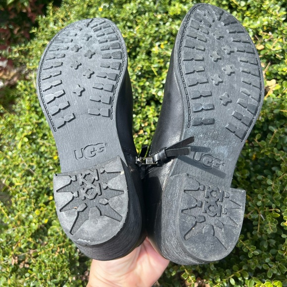 UGG Australia Womens Black Leather Ankle Boots Size 8 Booties 1.5" Heel Zip - Picture 6 of 13